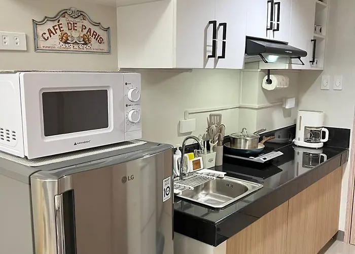 Paris Theme Near Ayala Feliz Mall 2br Netflix Prime Hbo Max Internet With Pool Parking Fee Apartamento