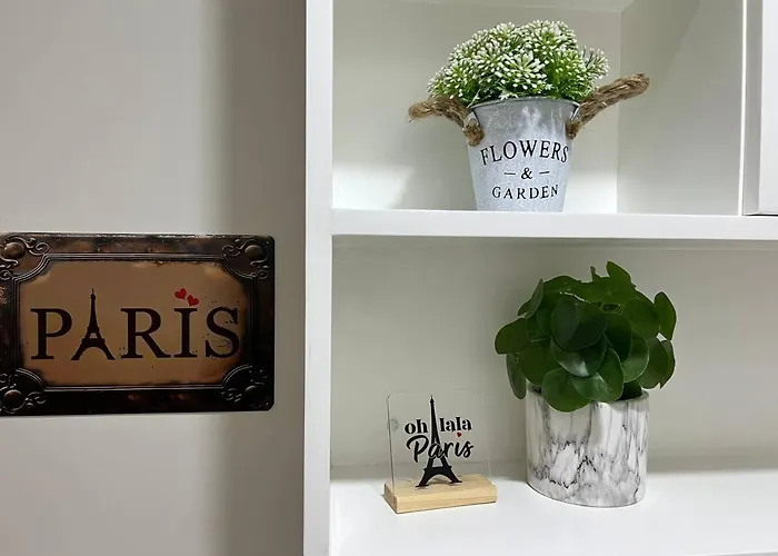 Paris Theme Near Ayala Feliz Mall 2br Netflix Prime Hbo Max Internet With Pool Parking Fee Apartamento Manila