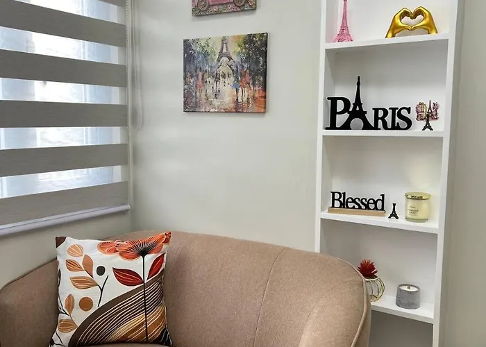 Paris Theme Near Ayala Feliz Mall 2br Netflix Prime Hbo Max Internet With Pool Parking Fee Apartamento